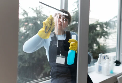 Nettoyage de vitres intérieures et extérieures à Pouligney-Lusans
